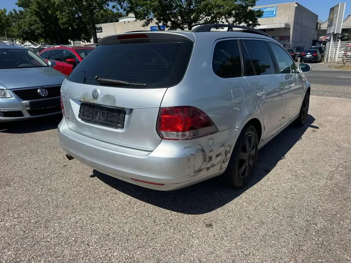 Gebraucht VW Golf VI Comfortline 105 PS (77 kW) 2010 Reflexsilber metallic Kleinwagen