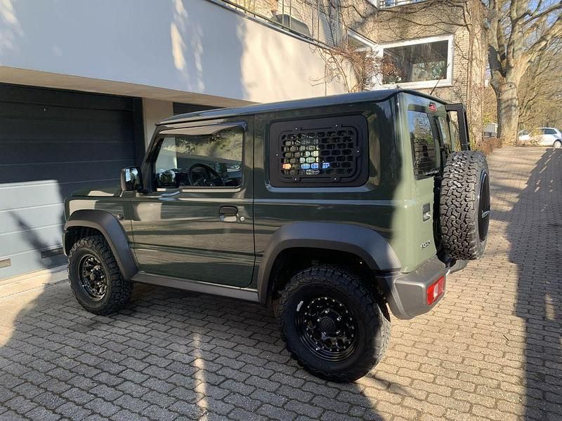 Gebraucht Suzuki Jimny 102 PS (75 kW) 2023 Grün SUV