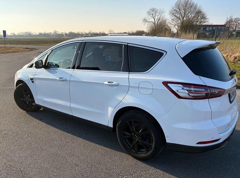 Gebraucht Ford S-MAX Titanium 179 PS (131 kW) 2018 Weiß Van / Kleinbus