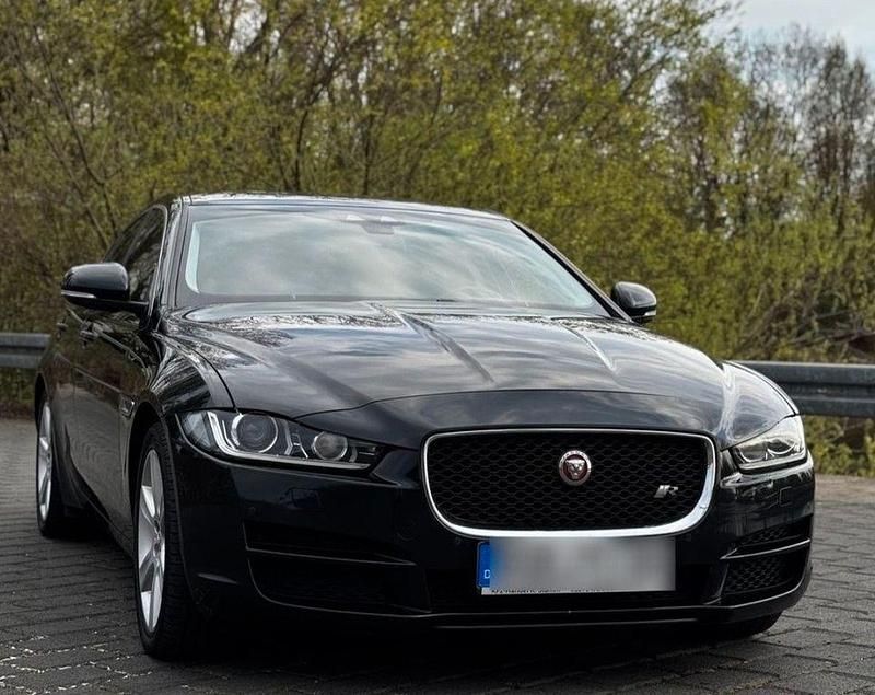 Gebraucht Jaguar XE R-Sport 180 PS (132 kW) 2016 Schwarz Limousine