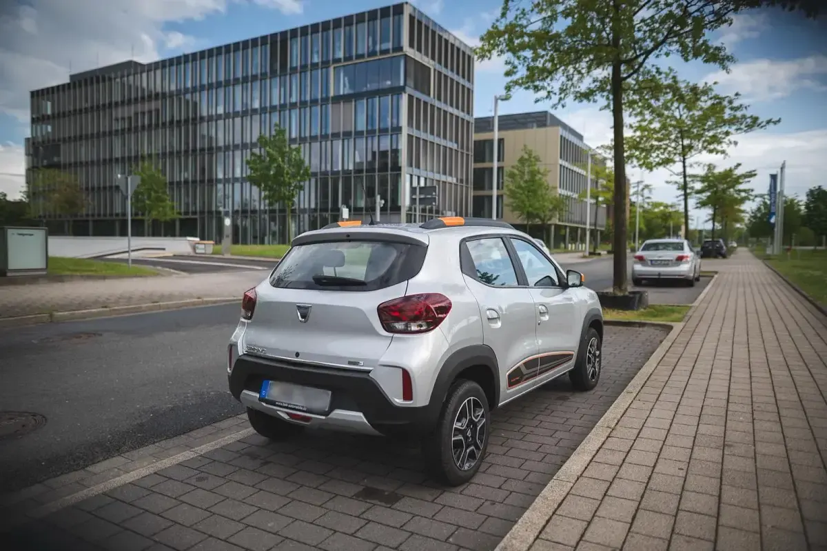 Usado Dacia Spring 13 kW (19 CV) 2022 Plateado Utilitario