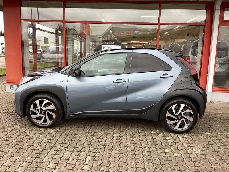 Gebraucht Toyota Aygo X Basis 72 PS (52 kW) 2025 Celestite grey metallic / nigh SUV