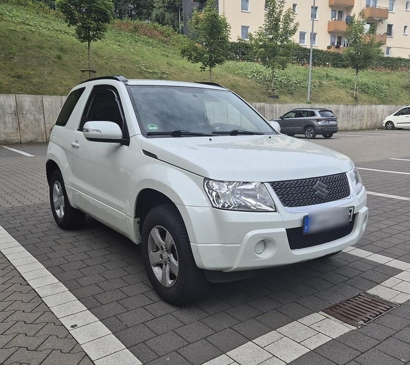 Weiß Gebraucht 2011 Suzuki Grand Vitara SUV | 8.800 € (Guter Preis) - Bild 1/4