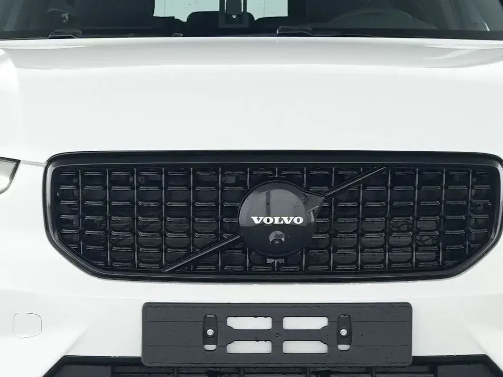 Gebraucht Volvo XC40 Plus 163 PS (119 kW) 2025 Weiss SUV