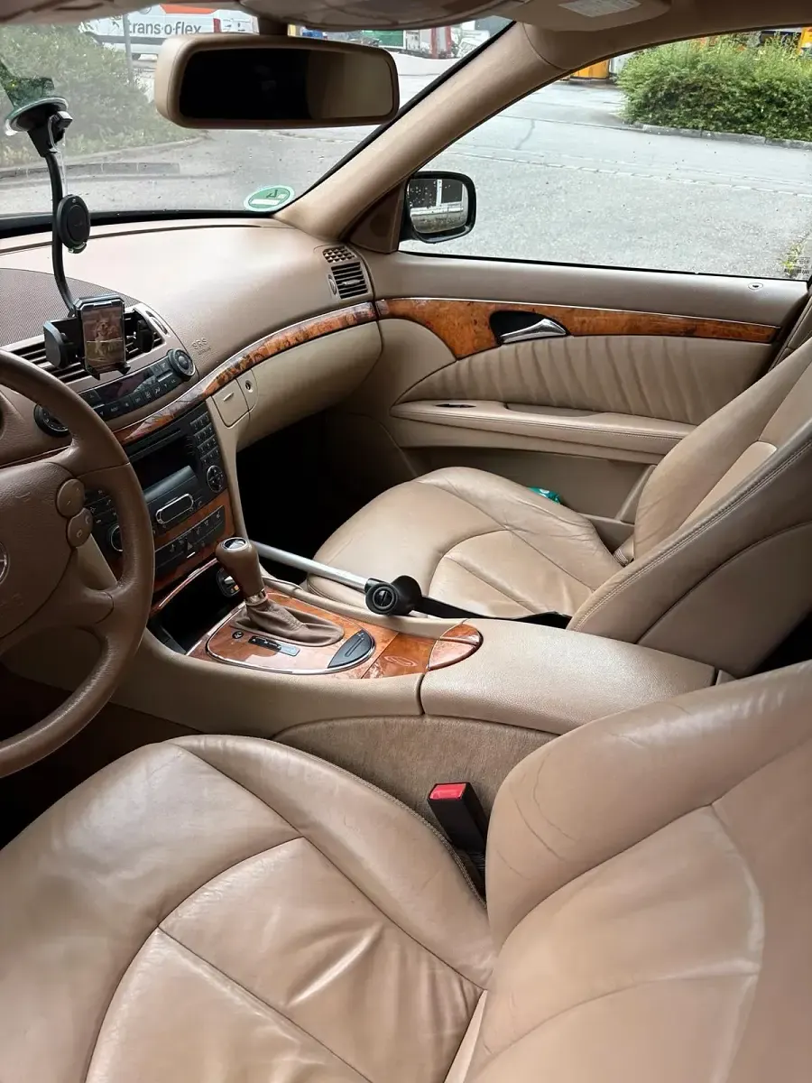 Gebraucht Mercedes E280 231 PS (169 kW) 2008 Schwarz Limousine
