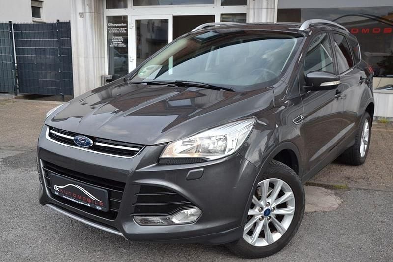 Grau Gebraucht 2016 Ford Kuga Titanium SUV | 13.999 € (Guter Preis) - Bild 1/4