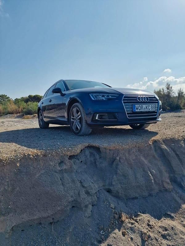 Blau Gebraucht 2017 Audi A4 Kombi | 16.999 € (Etwas zu teuer) - Bild 1/4