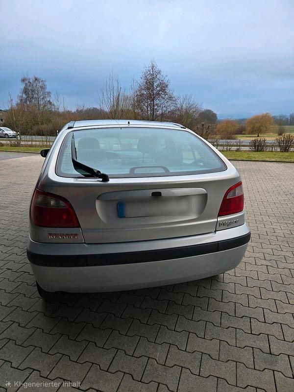 Gebraucht Renault Mégane 106 PS (77 kW) 2000 Silber Limousine