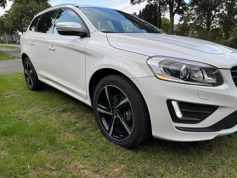 Weiß Gebraucht 2014 Volvo XC60 R-Design SUV | 15.750 € (Fairer Preis) - Bild 1/4