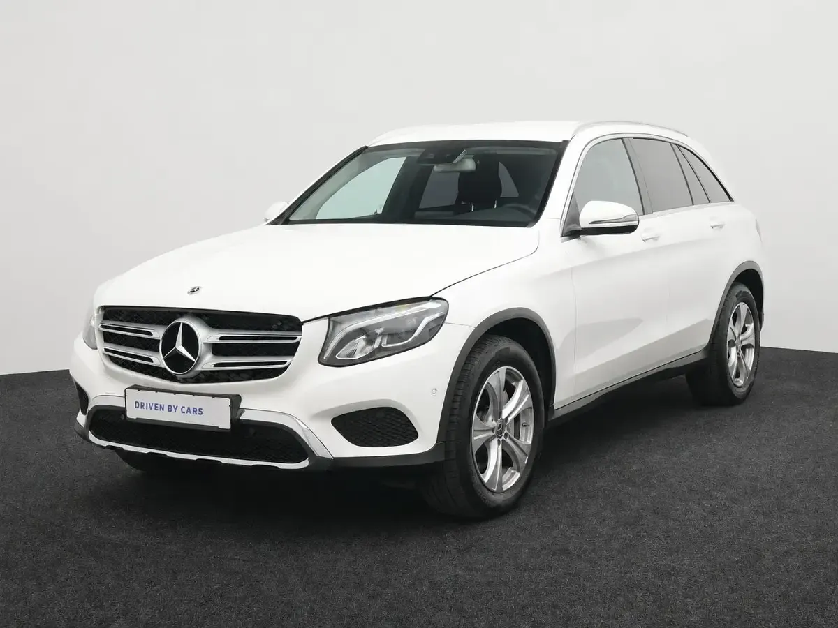 Używany Mercedes GLC250 204 KM (150 kW) 2017 Biały SUV
