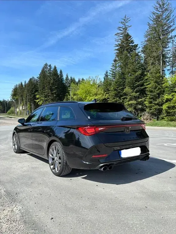 Używany Cupra Leon VZ 300 KM (220 kW) 2023 Czarny Sedan/Limuzyna