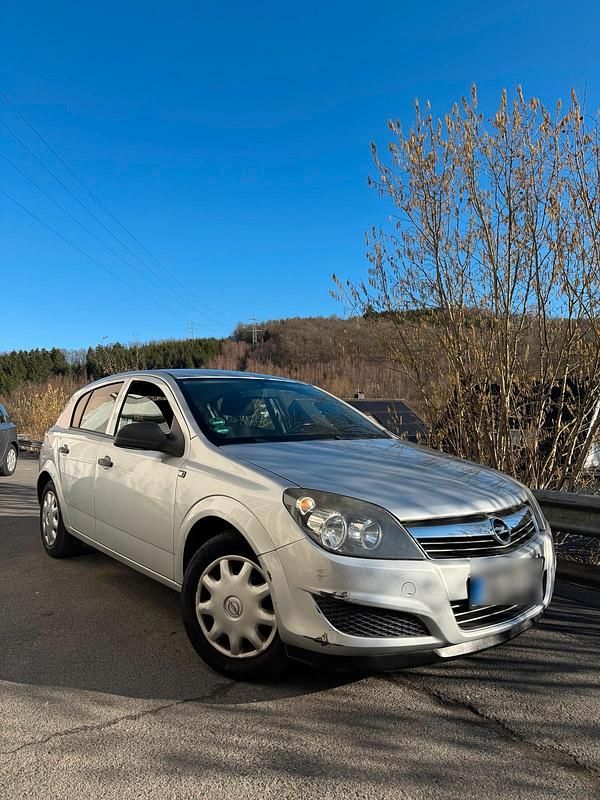 Gebraucht Opel Astra 90 PS (66 kW) 2009 Grau Kleinwagen