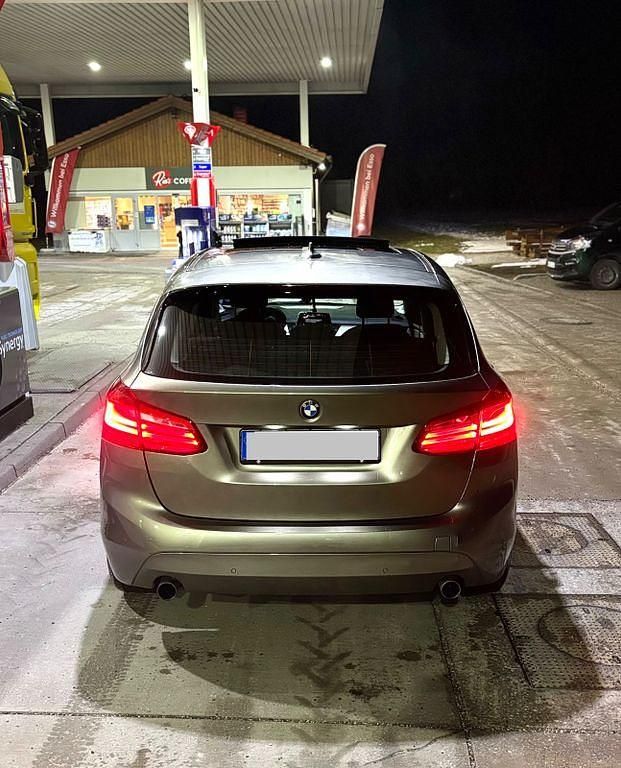 Gebraucht BMW 220 Active Tourer Advantage 192 PS (141 kW) 2015 Van / Kleinbus