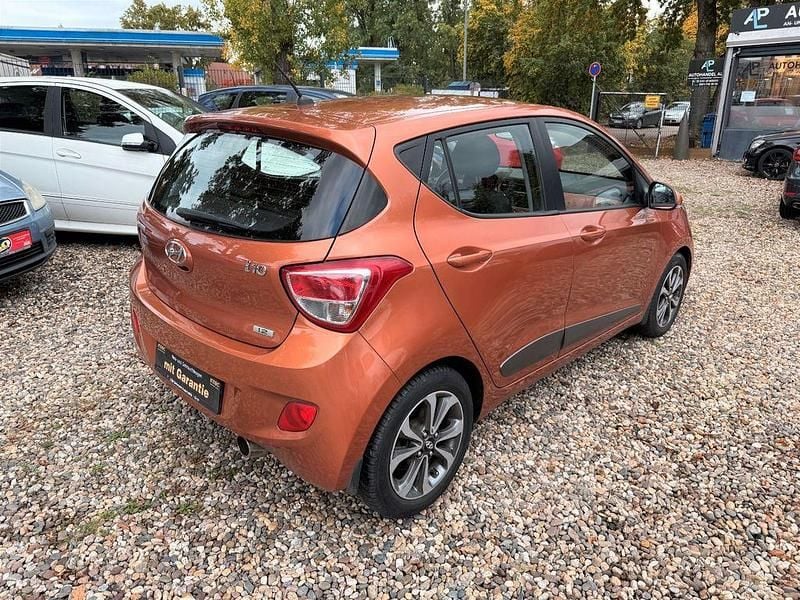 Gebraucht Hyundai i10 Edition 87 PS (63 kW) 2014 Orange Kleinwagen