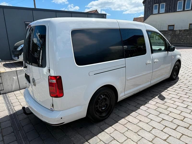 Second-hand VW Caddy Maxi 105 CP (77 kW) 2010 Alb Monovolum