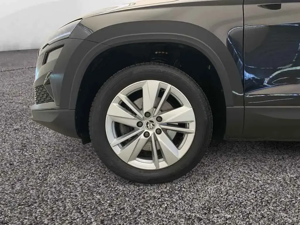 Gebraucht Skoda Karoq Selection 150 PS (110 kW) 2024 Schwarzmagic perleffekt SUV