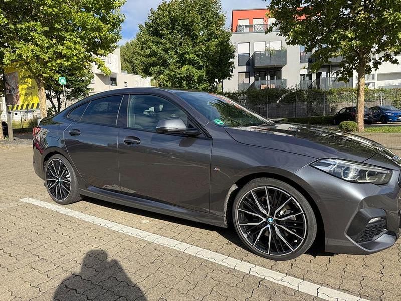 Grau Gebraucht 2020 BMW 220 M Sport Coupé | 24.990 € (Guter Preis) - Bild 1/4