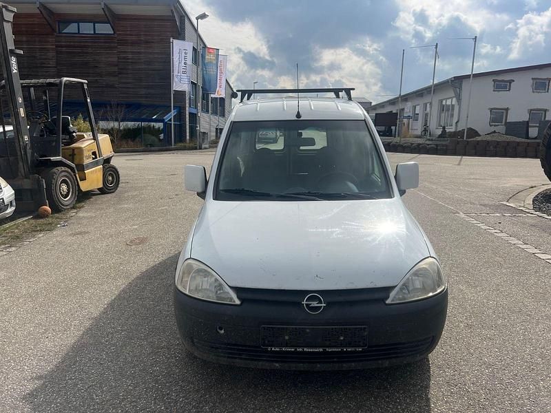 Usata Opel Combo 75 CV (55 kW) 2003 Bianco Monovolume