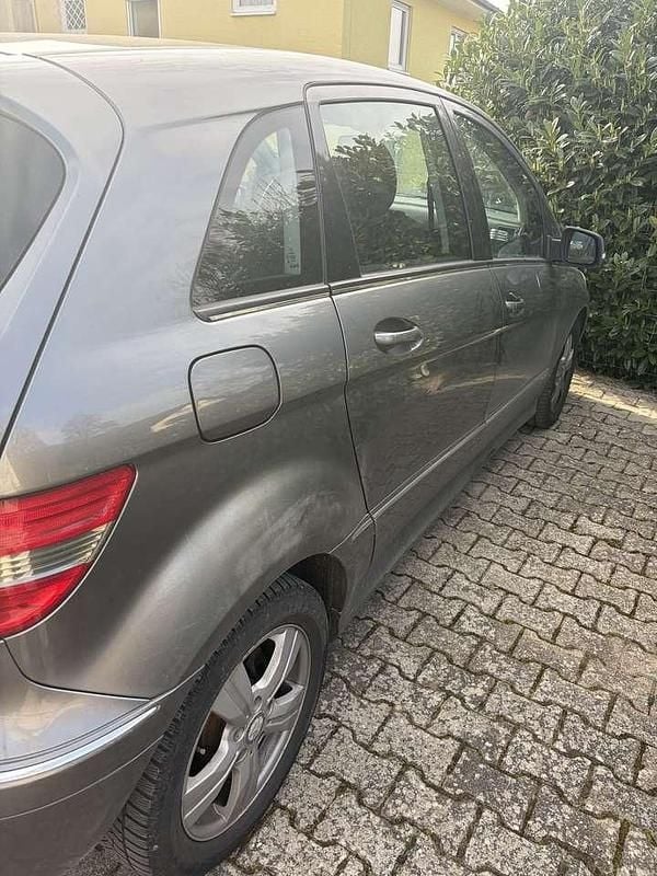 Gebraucht Mercedes B200 140 PS (102 kW) 2009 Van / Kleinbus