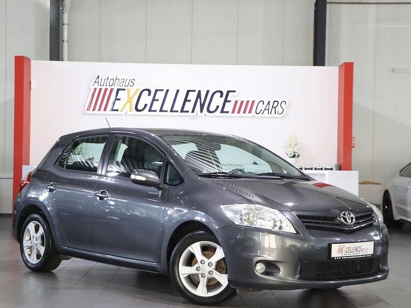 Grau Gebraucht 2012 Toyota Auris Edition Limousine | 6.444 € (Fairer Preis) - Bild 1/4