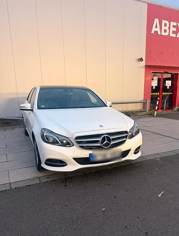 Weiß Gebraucht 2015 Mercedes E200 Limousine | 12.999 € (Teuer) - Bild 1/4