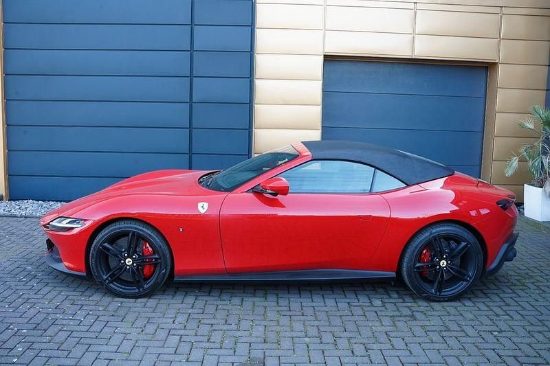 Nouă Ferrari Roma 620 CP (456 kW) 2026 Roșu Cabrio