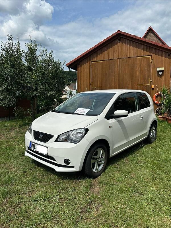 Weiß Gebraucht 2015 Seat Mii Chic Kleinwagen | 5.900 € (Fairer Preis) - Bild 1/4