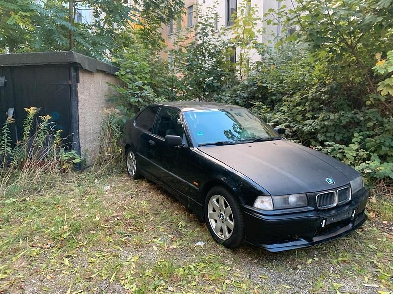Schwarz Gebraucht 2000 BMW 316 Limousine | 1.800 € (Fairer Preis) - Bild 1/4