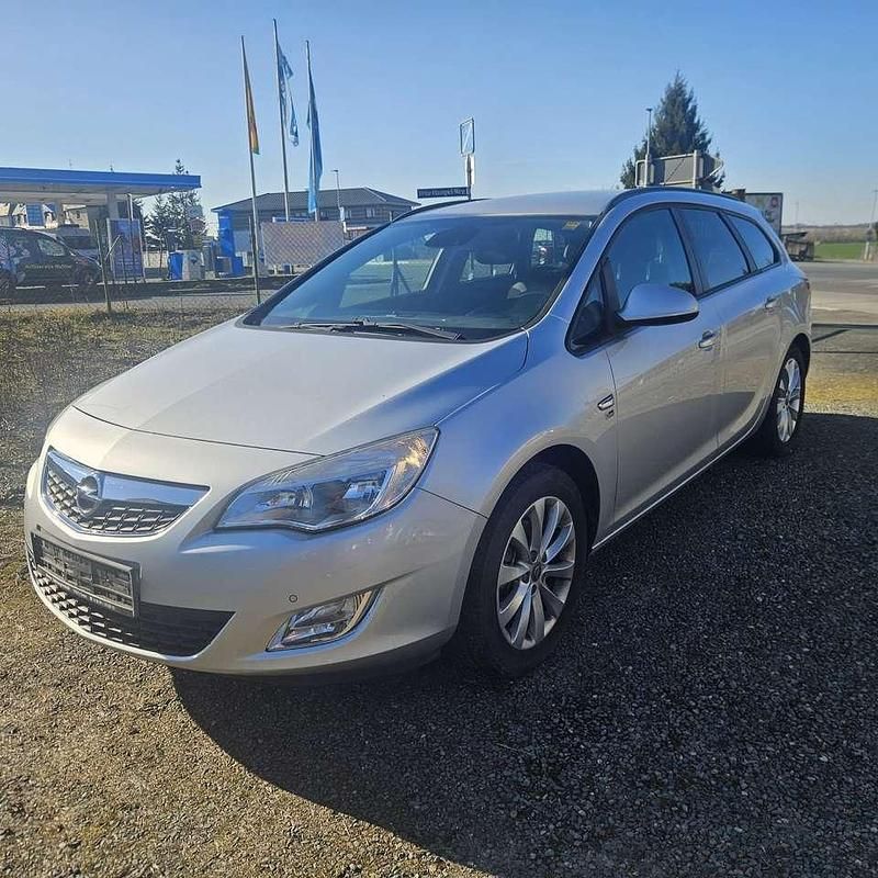Gebraucht Opel Astra 110 PS (80 kW) 2012 Argon silber/ice silver (m2) Kombi