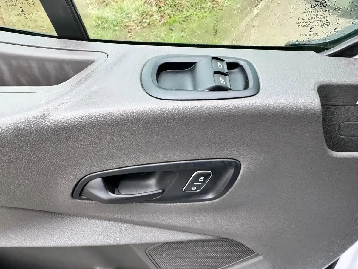 Gebraucht Ford Transit 170 PS (125 kW) 2020 Weiß Kombi
