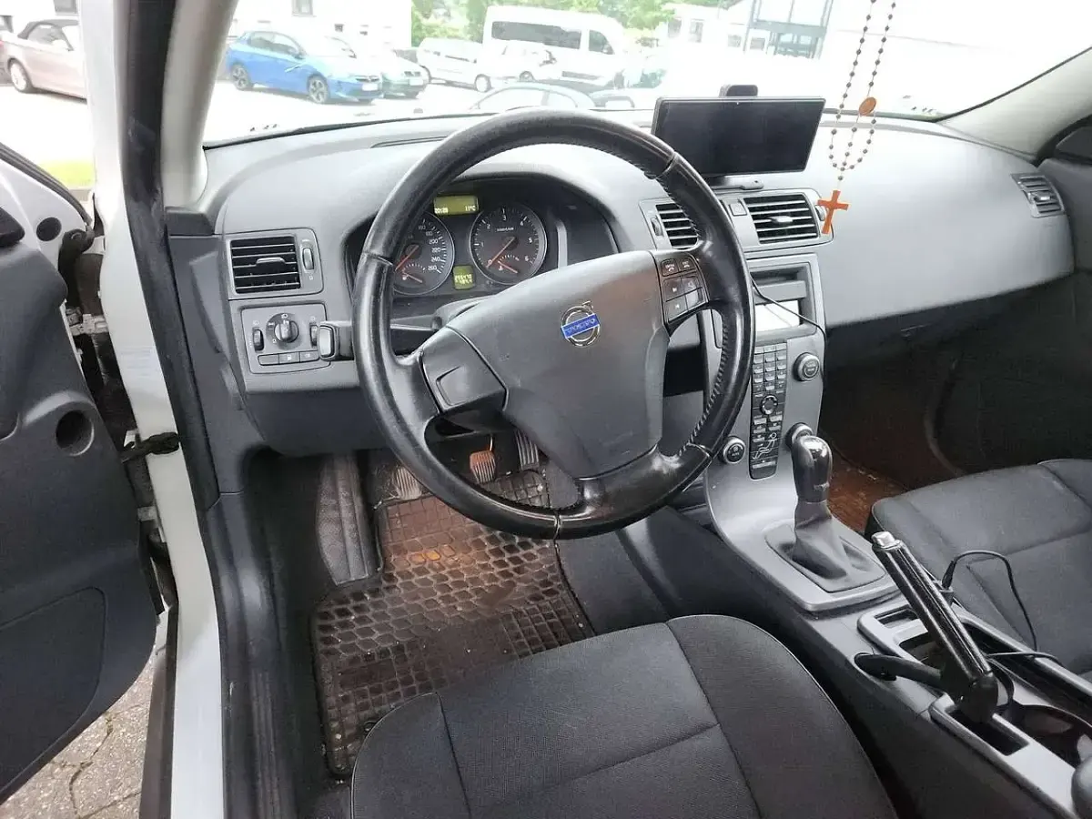 Gebraucht Volvo C30 Momentum 114 PS (83 kW) 2011 Weiß Kleinwagen