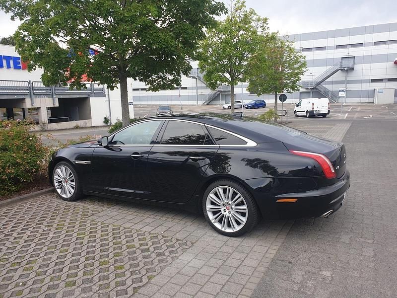Gebraucht Jaguar XJ 300 PS (220 kW) 2017 Schwarz Limousine