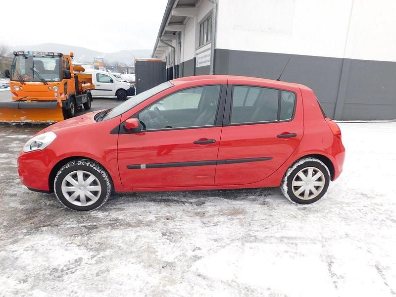 Gebraucht Renault Clio III Expression 75 PS (55 kW) 2012 Rot Kleinwagen
