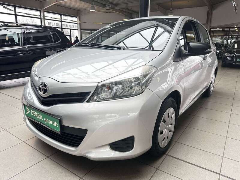 Silber Gebraucht 2012 Toyota Yaris Cool Kleinwagen | 6.890 € (Fairer Preis) - Bild 1/4