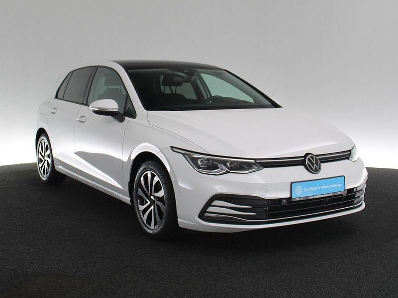 Gebraucht VW Golf VIII Active 150 PS (110 kW) 2022 Weiss / pure white Limousine