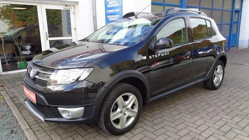 Schwarz Gebraucht 2016 Dacia Sandero Prestige Kleinwagen | 8.450 € (Fairer Preis) - Bild 1/4