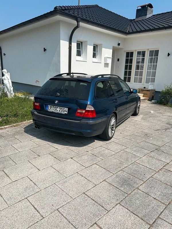 Blau Gebraucht 2003 BMW 320 M Sport Kombi | 2.000 € (Guter Preis) - Bild 1/4