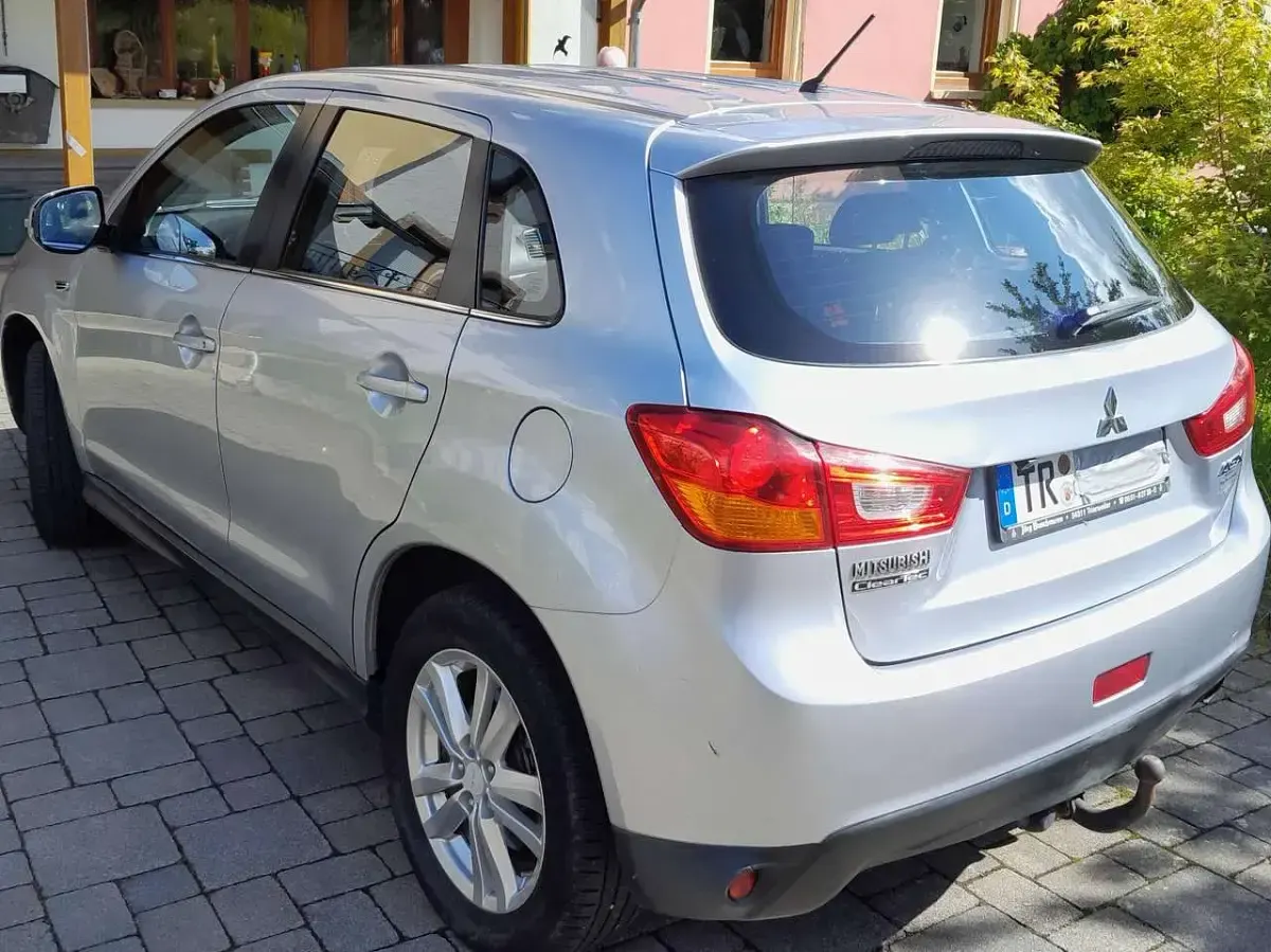 Gebraucht Mitsubishi ASX Classic Collection 150 PS (110 kW) 2015 Silber SUV