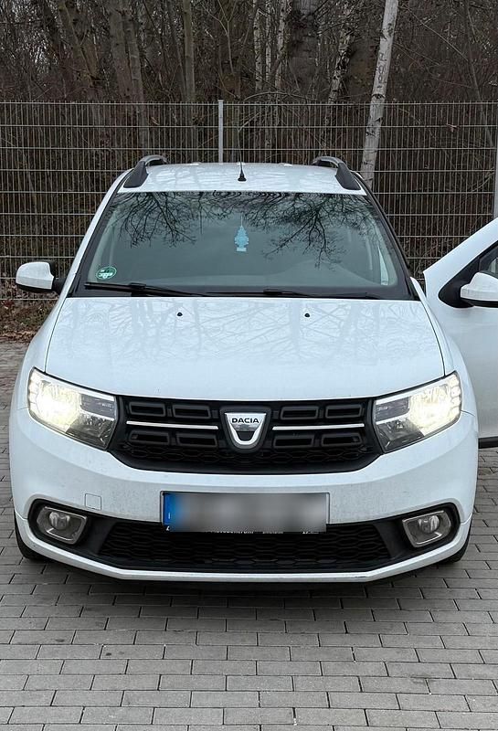 Weiß Gebraucht 2017 Dacia Logan MCV Kombi | 5.900 € (Teuer) - Bild 1/4