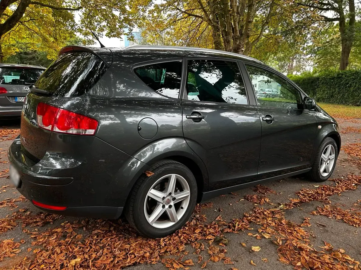 Gebraucht Seat Altea XL 105 PS (77 kW) 2013 Grau Van / Kleinbus
