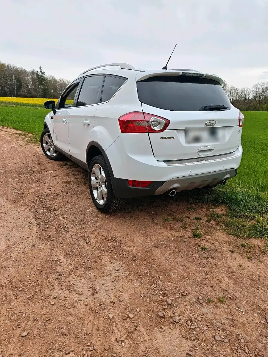 Używany Ford Kuga Titanium 140 KM (102 kW) 2012 Biały SUV