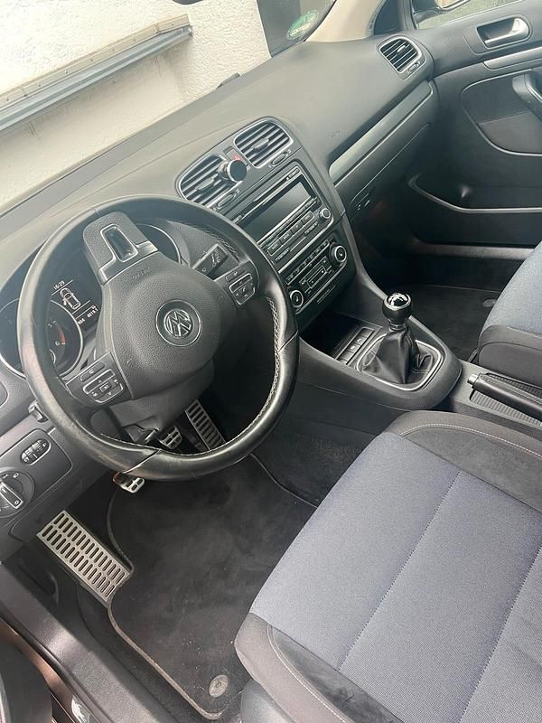 Gebraucht VW Golf VII 105 PS (77 kW) 2012 Braun Kombi