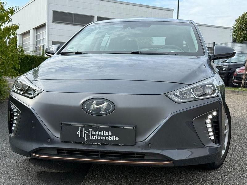 Grau Gebraucht 2019 Hyundai Ioniq Premium Limousine | 14.899 € (Fairer Preis) - Bild 1/4