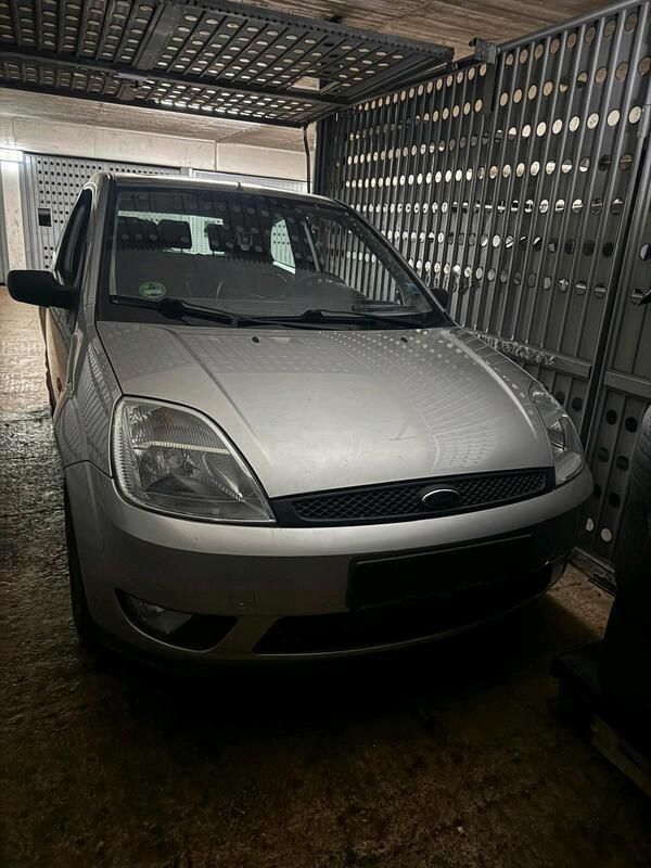 Silber Gebraucht 2003 Ford Fiesta Kleinwagen | 1.200 € (Guter Preis) - Bild 1/4