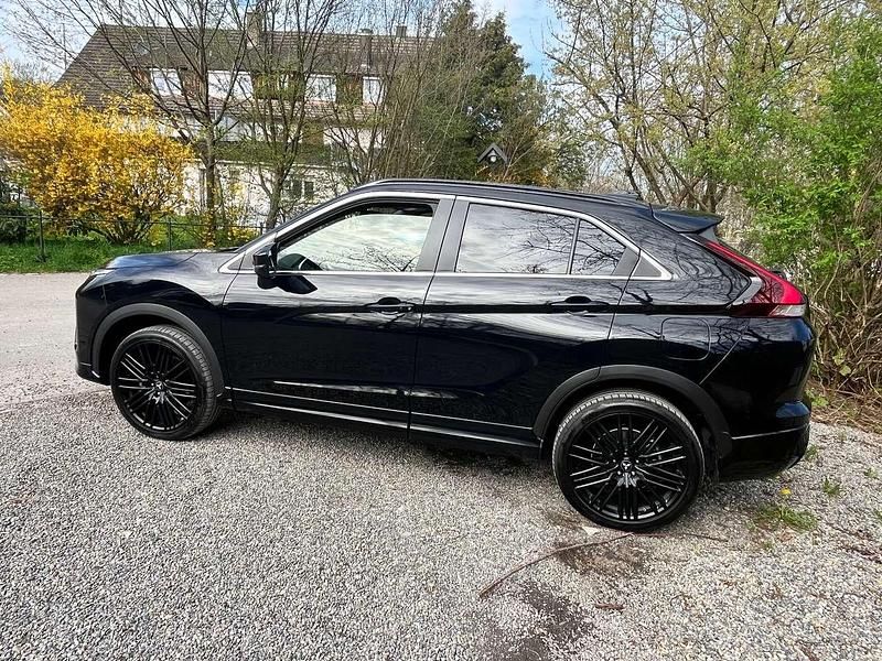 Schwarz Gebraucht 2022 Mitsubishi Eclipse Cross Plus SUV | 24.999 € (Fairer Preis) - Bild 1/4