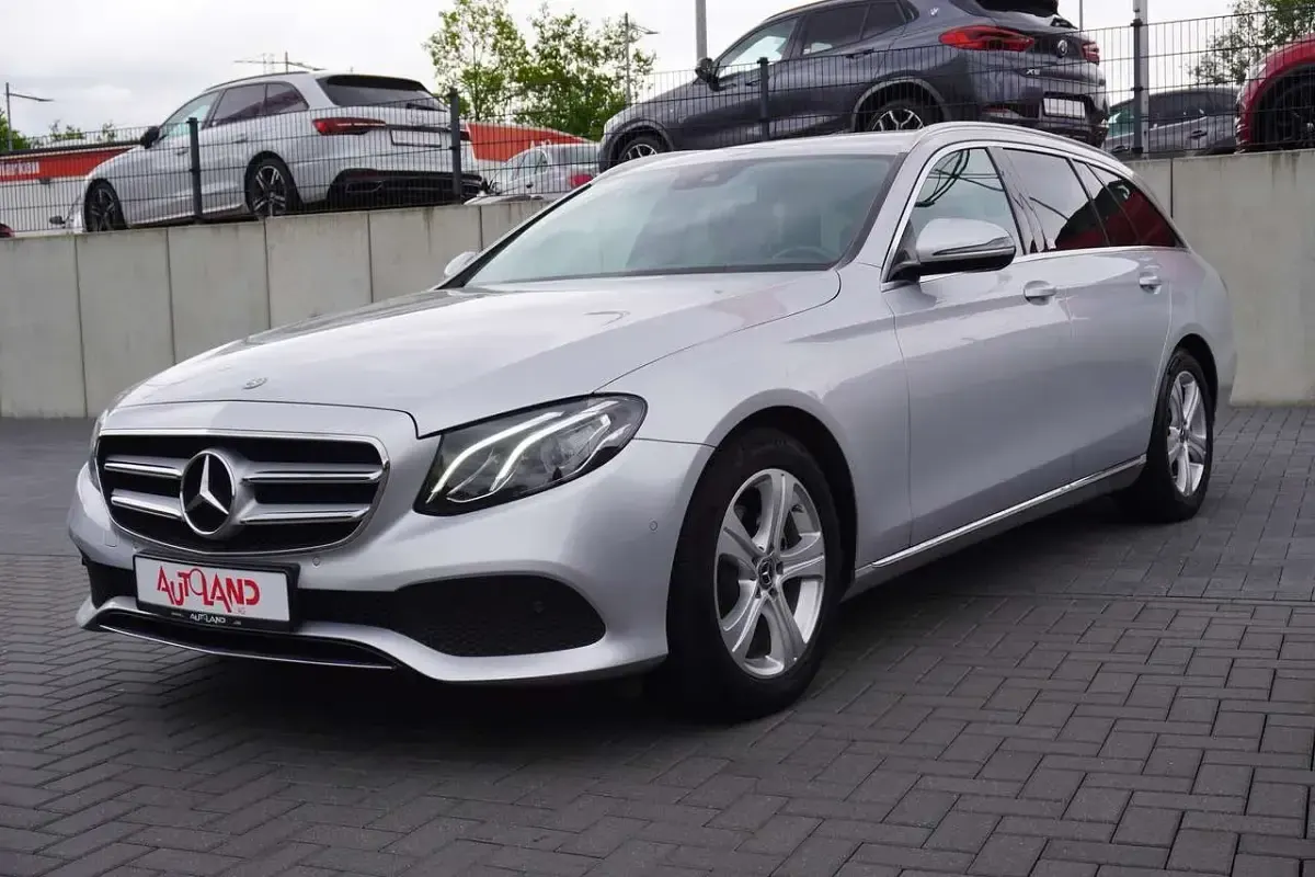Gebraucht Mercedes E220 Avantgarde 194 PS (142 kW) 2018 Grau Kombi