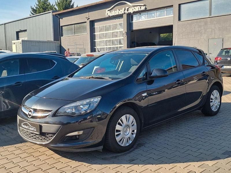Schwarz Gebraucht 2014 Opel Astra Edition Limousine | 5.699 € (Fairer Preis) - Bild 1/4