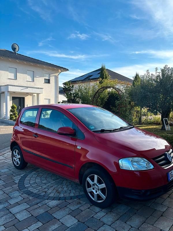 Rot Gebraucht 2005 VW Fox Kleinwagen | 850 € (Superpreis) - Bild 1/4