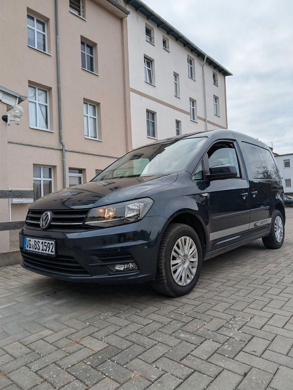 Gebraucht VW Caddy Beach 102 PS (75 kW) 2016 Blau Van / Kleinbus