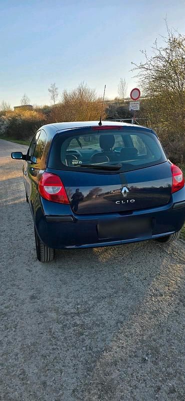 Gebraucht Renault Clio II 75 PS (55 kW) 2009 Blau Limousine
